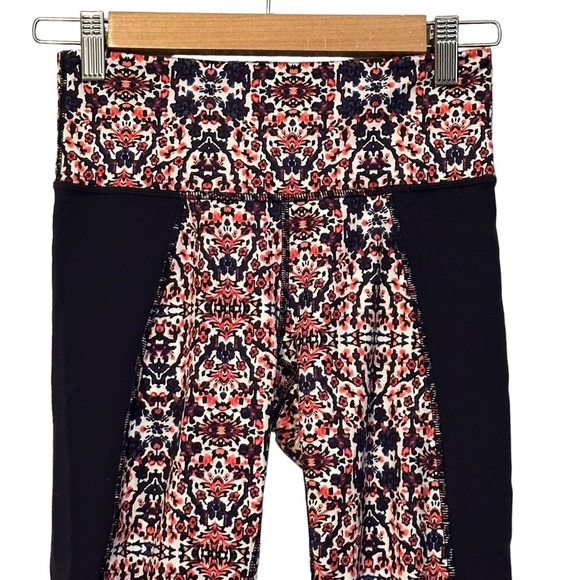 Athleta Salutation Chatarunga Colorblock Cropped Capri Legging XS #227943-01 - Picture 3 of 13